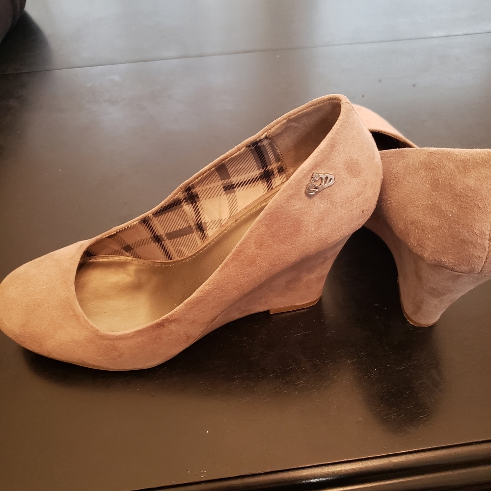 Fergalious Taupe wedge size 8